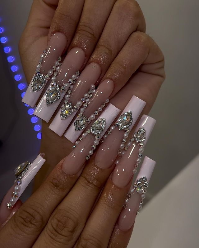 LAS VEGAS, NV (@nailsbyamairanyy) | Instagram Mc Bling Nails, Baddies Nails Long, Ongles Bling Bling, Grad Nails, Bday Nails, Birthday Vibes, Fake Nails Long, Long Press On Nails, French Manicure Nails