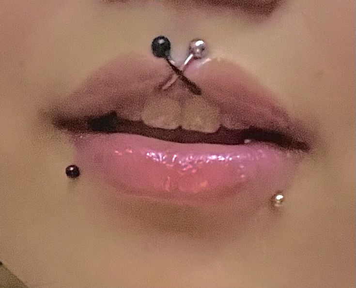 mouth with piercings Cool Piercing Jewelry, Smiley Piercing Fangs, Frowny Piercing, Snake Bite Piercing, Snakebites, Accessory Inspo, Smiley Piercing, Cool Piercings, Snake Bites