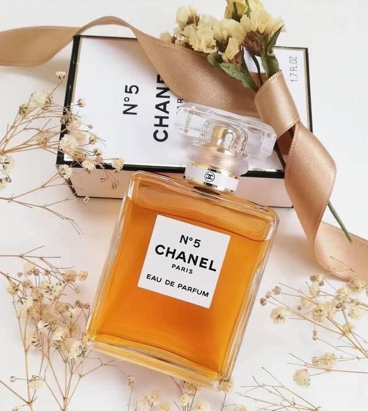 My French Country Home Magazine » 5 Classic French Perfumes Vision Board Shopping, Perfume Booth, Perfumes Caravan, Chanel Number 5, Vanity Luxury, Country Club Preppy, Romantic Lights, Closet And Vanity, Chanel N 5