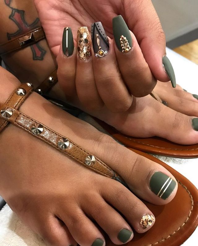 Super cute matte nails and toes. Perfect color for medium to dark skin tone. Melanin Nails, Green Toe Nails, Fall Toe Nails, Olive Nails, New Nail Colors, Birthday Nail Designs, Claw Design, Toe Nail Color, Colors For Dark Skin