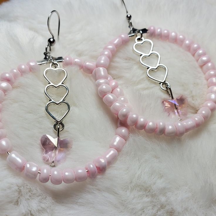 Pink Beaded Hoop Earrings With A Heart Charm And Crystal Pink Butterfly. These Hoops Are Approximately 40mm. #Seedbeads #Butterfly #Hoops #Silver #Y2k Cute Pink Jewelry, Gyaru Earrings, Diy Hoop Earrings, Pink Clay Earrings, Kawaii Shopping, Seed Bead Hoop Earrings, Chanel Stud Earrings, Kawaii Bracelet, Silver Y2k