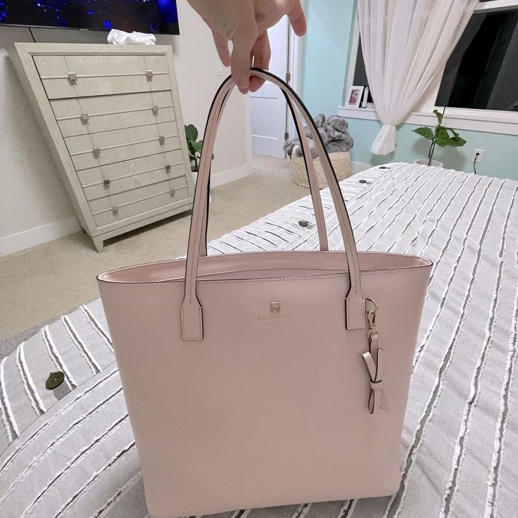 Like New- Beautiful Kate Spade Large Tori Tote Soft Pink Nwt Pink Formal Tote Bag, Girly Lifestyle, Bags Kate Spade, Kate Spade Bags, Womens Tote Bags, Soft Pink, Girl Group, Kate Spade, Room Ideas