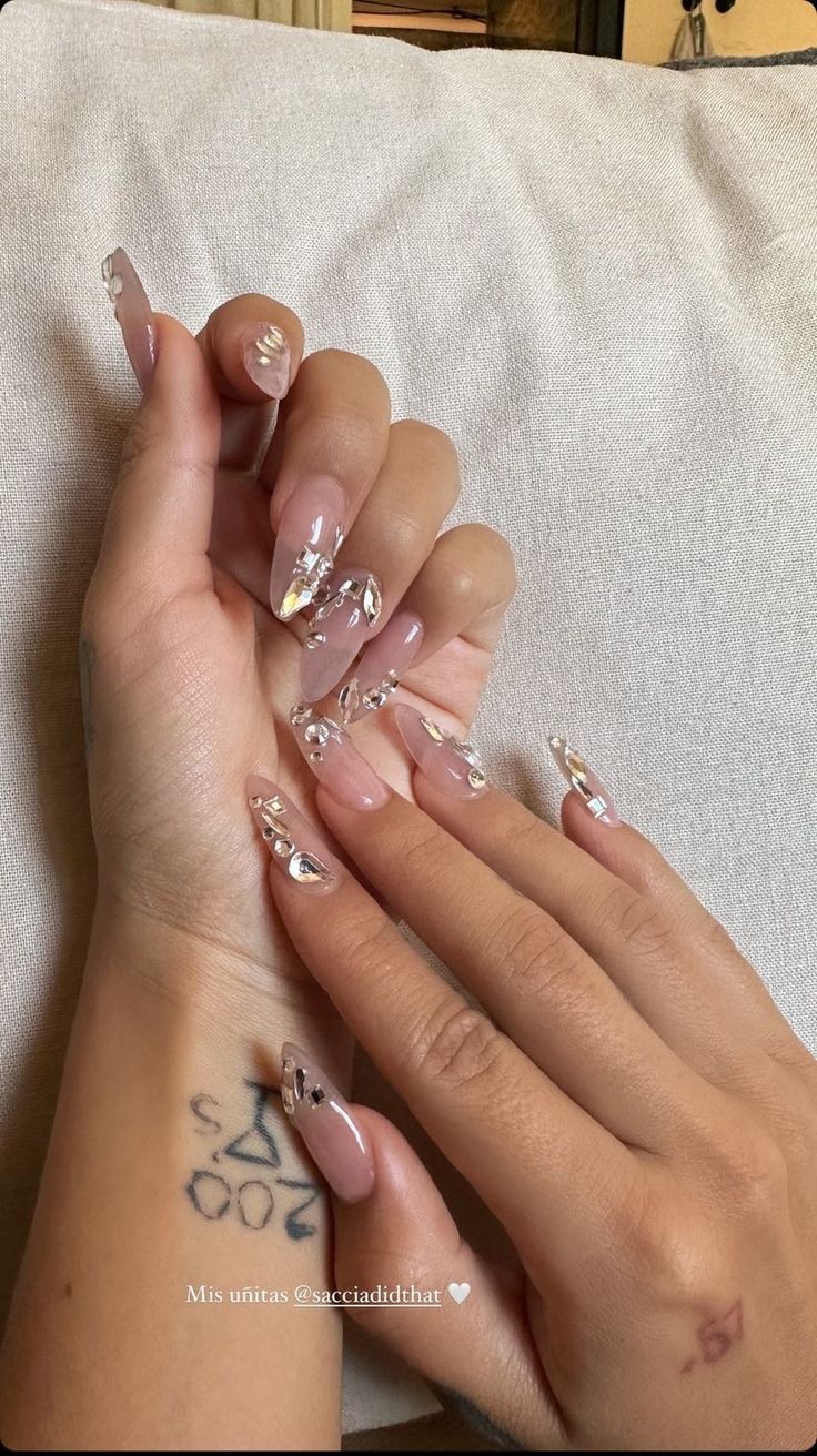 Karol G uñas, Met gala Met Gala Nails, Karol G Nails, Ideas Para Uñas, G Nails, Makeup And Accessories, Girly Acrylic, Girly Acrylic Nails, Pink Nail Designs, Fire Nails