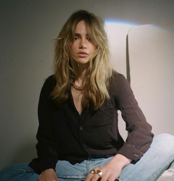 Coco Mellors, Karen Sirko, Jones Aesthetic, Rocker Hair, 70s Hair, Daisy Jones, Suki Waterhouse, Grunge Look, Beauty Stuff