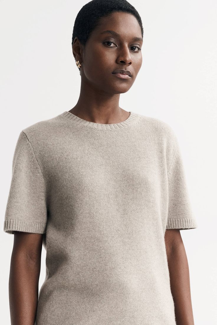 Plain knit Oversized T-shirt in 100% cashmere. Formerly known as our Chunky T-shirt, it’s the same great style, you already love. All that has change is the name. - Plain knit - Relaxed fit - True to size - 7 gg - 4 ply - 100% Cashmere Model is wearing size S and is 177 cm tall. Casual Cashmere Crew Neck Top, Classic Relaxed Fit Cashmere Tops, Cashmere Tops With Fine Knit And Relaxed Fit, Casual Cashmere Top With Ribbed Neckline, Everyday Fine Knit Cashmere Tops, Classic Cashmere Knit Top With Crew Neck, Cashmere Tops With Ribbed Neckline And Relaxed Fit, Oversized Soft Knit Cotton Tops, Casual Relaxed Fit Cashmere Knit Top