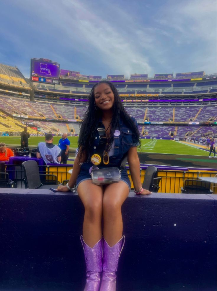 Lsu Decision Day, Lsu Baseball Game Outfit, Lsu Game Day Outfit Black Women, Lsu Game Day Outfit, Football Gf, Gf Outfits, Lsu Gameday, Lsu College, Lsu Outfits