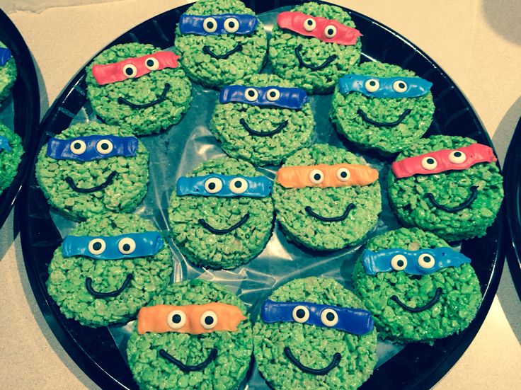 there are some cookies decorated to look like sesame street characters