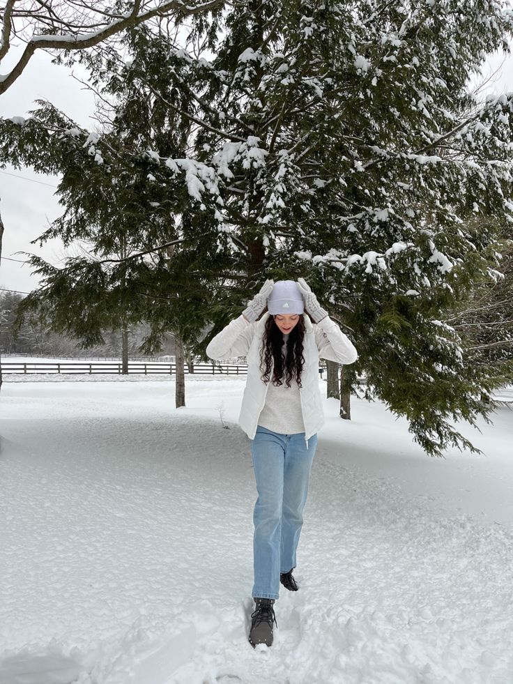 @gabbyclintonn winter aesthetic, winter feed, winter inspo, outfit inspo, snowfall, new york, brunette, matching set, white snow, winter photoshoot Snowfall Photoshoot, Aesthetic Snow Outfits, Snowy Aesthetic, Snow Outfits, Aesthetic Snow, Winter Inspo, Winter Photoshoot, Aesthetic Winter, Snow Outfit