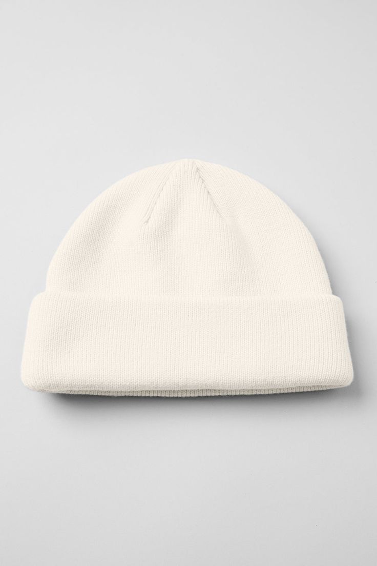 Sometimes a good beanie is your best hair day. Especially if you have this one in your collection—the ribbed fabric is warm and cozy, and the Alo logo is unmistakably cool. Wear it to finish off all your favorite street and lounge looks. Lounge Looks, Good Hair Day, Back Women, Best Hair, Alo Yoga, Knit Set, Ribbed Fabric, Hair Day, Wear It