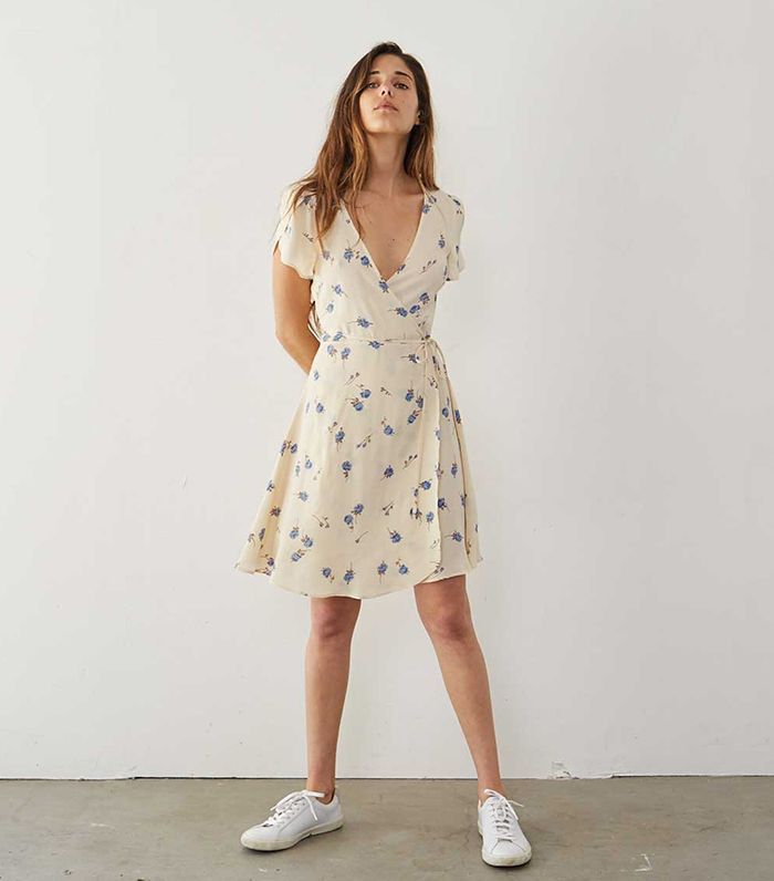 Casual Dresses Wrap, Casual Wrap Dress Outfit, How To Style Wrap Dress, Cute Dress For Women, Simple Dresses Casual Cute, Summer V-neck Floral Dress, Cute Simple Dresses Casual, Cool Dresses Casual, Trendy Summer Dresses Casual