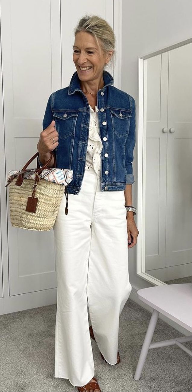 Crop Pants Outfit Summer, Coastal Chic Outfit, Women Over 50 Fashion, Stylish Outfits For Women Over 50, Over 60 Fashion, Fashion For Women Over 40, 60 Fashion, Looks Chic, 가을 패션