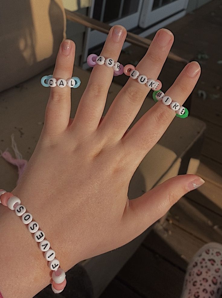 5sos Bracelets Diy, 5sos Inspired Nails, 5sos Bracelet Ideas, 5sos Friendship Bracelet, 5 Seconds Of Summer Bracelet, 5sos Beaded Bracelets, 5sos Jewelry, 5sos Bracelets, Concert Preparation