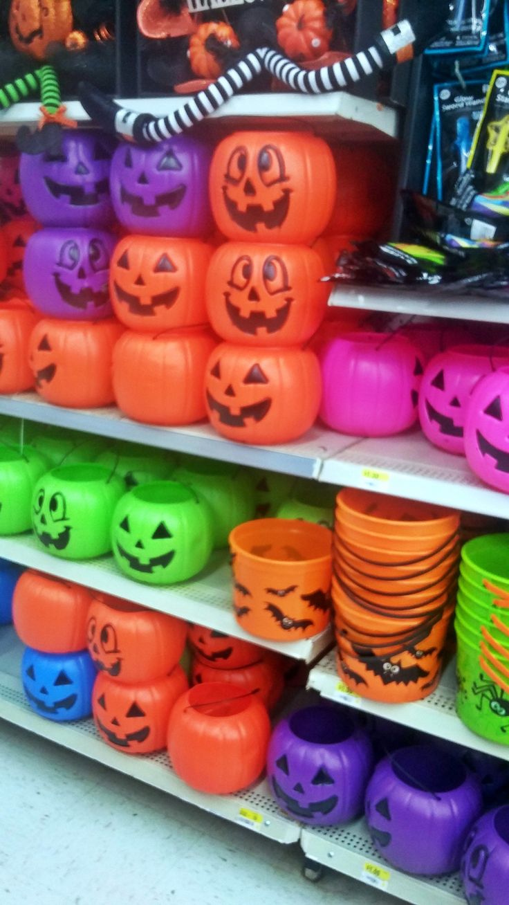 there are many halloween pumpkins on the shelves