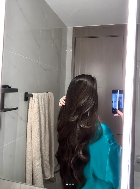 Beautiful Hair Aesthetic, How To Have Long Hair, Dense Hair, American Foods, Long Shiny Hair, Hair Inspiration Long, Long Silky Hair, Talcum Powder, Pretty Princess