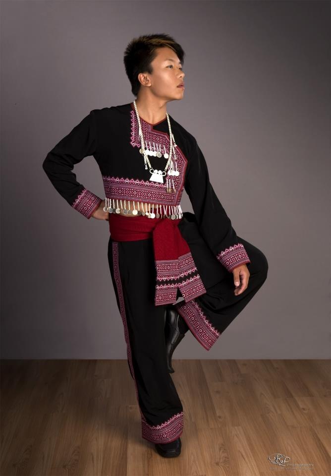 Hmong - Johnny Vang Hmong Clothes Traditional Men, Hmong Clothes Men, Asian Goth, Chinese Qipao, Hmong Fashion, Hmong Clothes, History Fashion, Textiles Fashion, Historical Costume