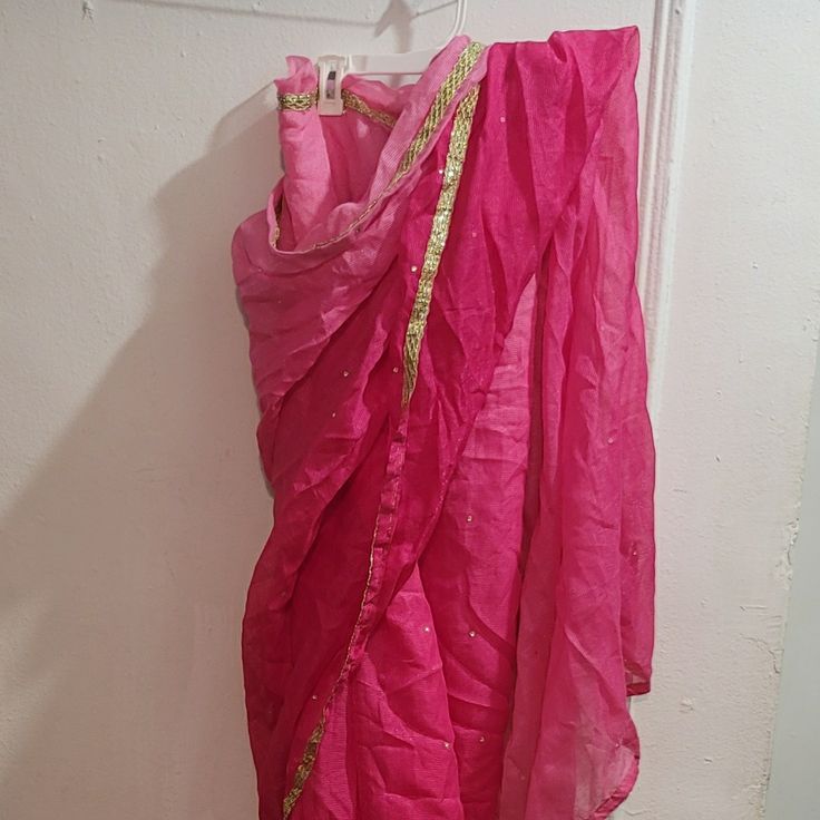 New Two Shade Pink Sari. With Blouse Fabric Piece. Blouse Needs To Be Stitched. Pink Summer Saree Dress, Pink Saree Dress For Spring, Pink Dupatta For Summer Party, Pink Party Dupatta For Spring, Pink Summer Party Dupatta, Pink Spring Party Dupatta, Spring Party Pink Dupatta, Bollywood Style Pink Summer Dress, Pink Dupatta For Summer