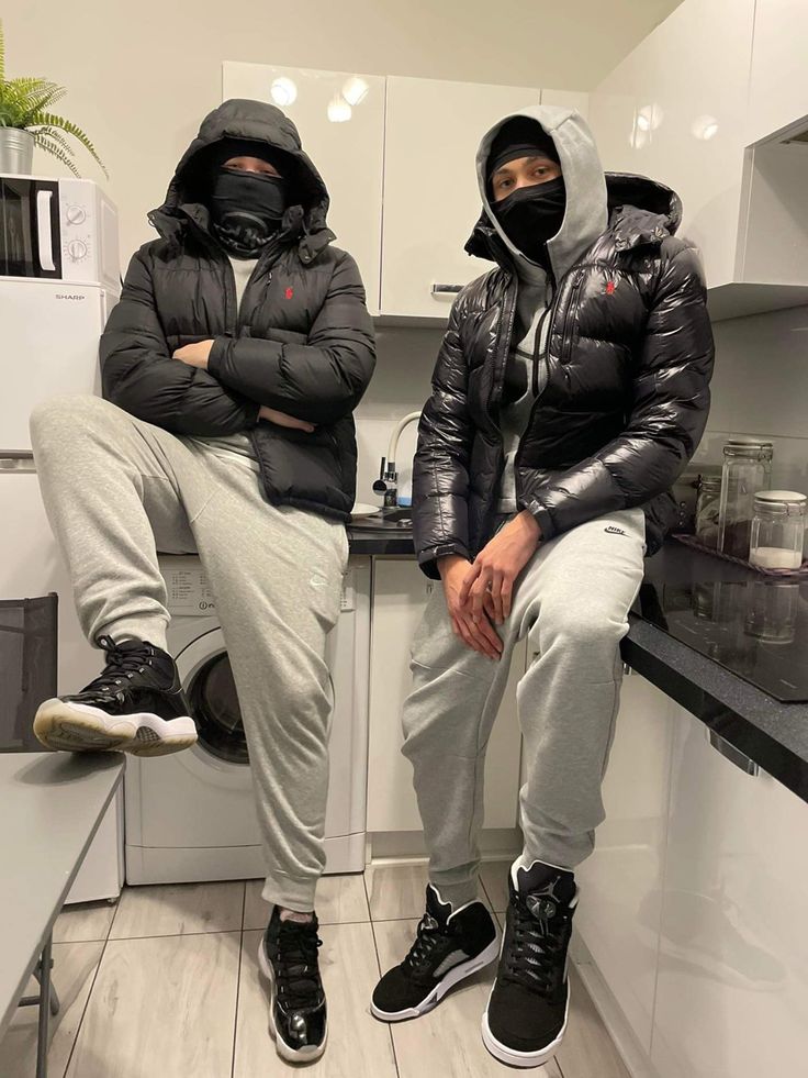 Uk drip Drill Artists Uk, Ny Drip Outfit Men, Drill Uk Outfit, Uk Drip Outfits Men Winter, Gangster Look Men, Uk Drill Gang, London Uk Outfits, Uk Drill Outfit, Uk Drill Aesthetic