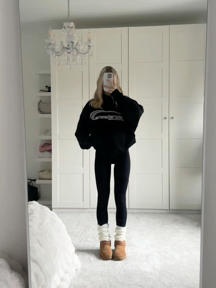 Cute Outfits For Winter With Leggings, Cute Winter Jackets Aesthetic, Outfit Inspo Casual Simple, Uggs Leggings Outfit, How To Style Leggings For School, Althetic Wear Aesthetic, Simple Outfits With Leggings, Ugg Outfit Ideas Winter, Sweatshirt And Leggings Outfit