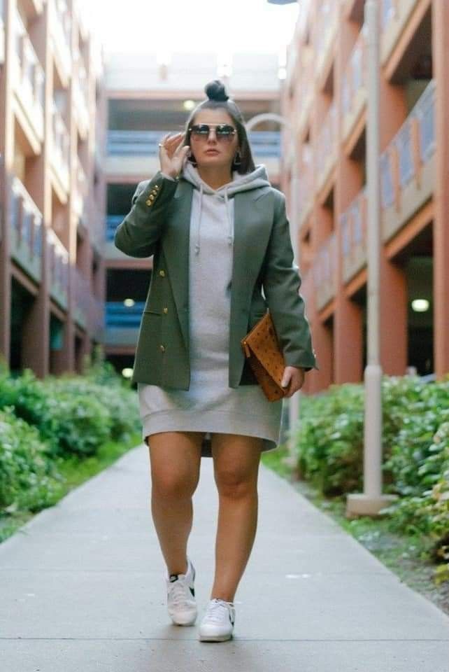 Plus Size Women Winter Outfits, Winter Fashion Outfits Plus Size, Dress Outfits With Sneakers, Casual Dress With Sneakers, Plus Size Airport Outfit, Midsize Body Outfits, Hoodie Dress Outfit, Aesthetic Plus Size, Plus Size Outfits With Sneakers