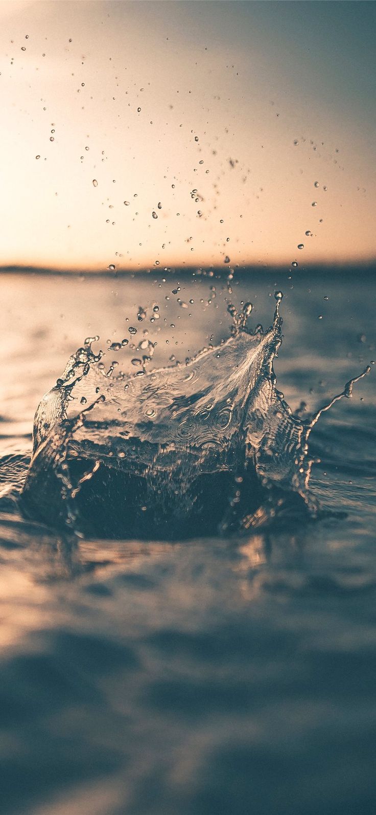 water splashing on the surface of the ocean