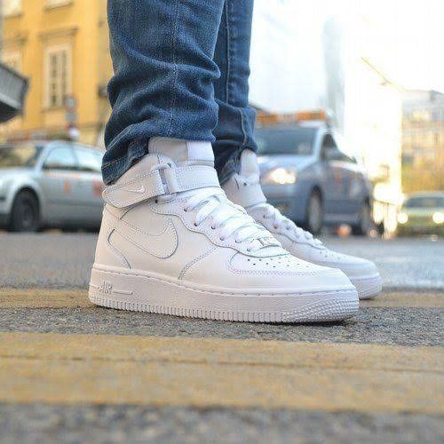 Para niños Huraches Nike, Sneakerhead Fashion, Nike Running Shoes Women, Nike Shoes Air Force, Nike Air Force 1 Mid, Nike Air Force One, Air Force 1 Mid, Shoes Sneakers Nike, Baskets Nike