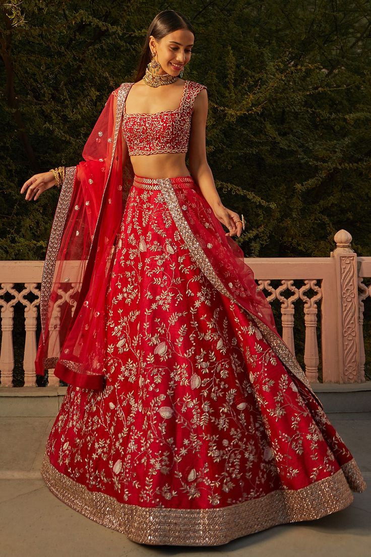 Designer Wedding Collection: Lehengas | Gowns | Sarees | Dresses 2021 Baju Kahwin, Chic Prom Dresses, Latest Bridal Lehenga, Lehenga Designs Simple, Traditional Indian Dress, Pink Lehenga, Red Lehenga, Indian Dresses Traditional, Saree Blouses