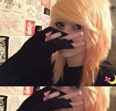 pinterest: @kittymachine Emo Haircut 2000s, Blonde Scene Girl, Scene Hair 2000s, Emo Hair Aesthetic, Cute Scene Hair, Emo Girl 2000s, Blonde Scene Hair, Curly Scene Hair, Emo Scene Girls