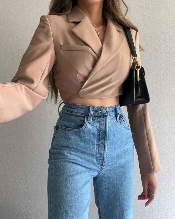 This cropped blazer >>>> 😩❤️❤️ ���🔎 Cali Cropped Blazer Tap to shop! 🏷️ women’s cropped blazers. Blazer outfits. Cute blazer outfit idea #blazer #blazeroutfit #croppedblazer #outfits #outfitideas #blazerstyle #blazerjacket #viral #fashionreels #fashiongram #explorepage #itgirl #itgirlaesthetic #pinterestinspired Crop Blazer Outfits For Women, Cute Blazer Outfits, Crop Blazer Outfit, Led Girls, Cute Blazers, Blazer Outfits For Women, Blazer Outfit, Crop Blazer, Cropped Blazer