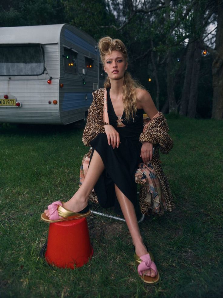 Retro Lawn Chair Photoshoot, Trailer Park Editorial, Trailer Park Glam, Trailer Park Chic, Trailer Park Fashion, Trailer Park Photoshoot, Trailer Trash Party Outfits Women, Glamping Fashion, White Trash Party Outfits