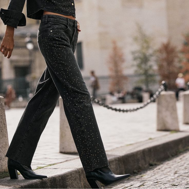 Black Beaded Straight High Rise Jeans Size 6 Never Worn, New With Tags! Beaded Jeans, Sparkle Jeans, Studded Jeans, Embellished Jeans, Black Sparkle, Jeans Casual, Casual Chic Outfit, Chic Outfit, Zara Jeans