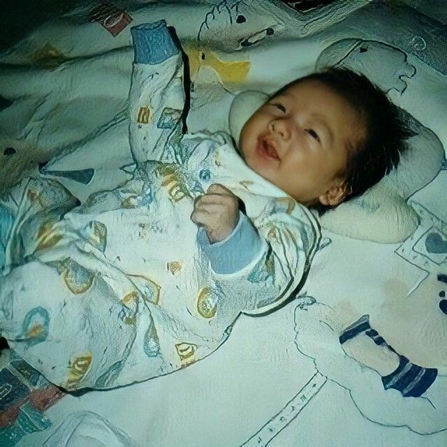 Bangchan baby photo Bang Chan Baby Picture, Bangchan Predebut, Baby Bangchan, Baby Stray Kids, Baby Bangs, Christopher Chan, Stray Kids Chan, Chris Chan, Childhood Photos