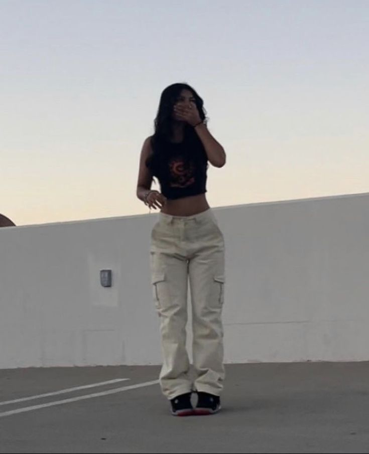 Outfits To Wear With Jordan 1s, Street Wear Ideas, Female Street Wear, Outfits With Jordan 1s, Outfits With Jordan 1s Fashion Styles, Outfits To Wear, Jordan 1s, Trendy Outfits For Teens, Baddie Outfits Casual