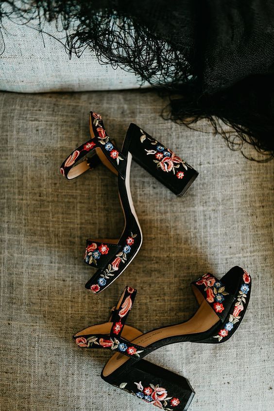 black velvet platform sandals with block heels and colorful floral embroidery all over for a boho festival wedding Outfit Mexicano, Quinceanera Shoes, Boho Wedding Shoes, Edgy Bridal, Dr Shoes, Boda Mexicana, Estilo Hippie, Fort Worth Wedding, Crochet Bracelet