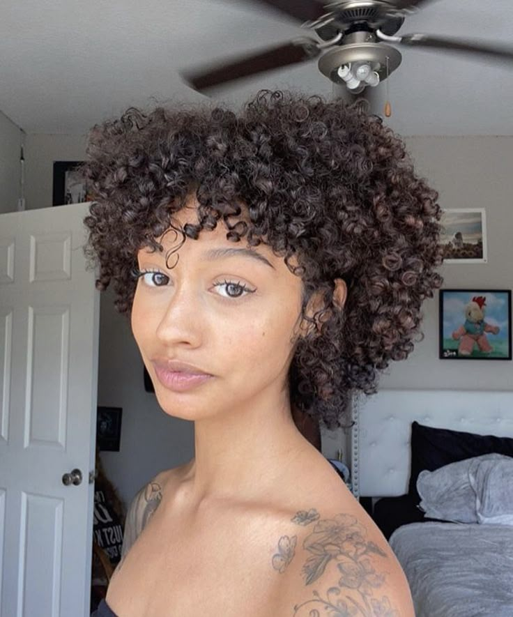 Short 3c Curly Hair, Curly Hair Pixie, Chop Hairstyles, 3c Curly Hair, Cabello Afro Natural, Curly Cut, Mixed Curly Hair, Short Afro, Curly Haircuts