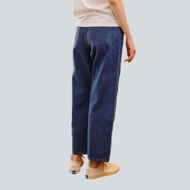 Experience the 90s in a whole new light with our stylish and chic elevated-waisted baggy jeans from the 2023 Spring Collection! Crafted with a medium washed denim. these jeans offer a unique silhouette perfect for any summer day. With a zipper and button closure. you'll get the perfect fit every time.Distinctive Features: 90s Style: Get a blast from the past with this classic 90s vibe. Medium Wash: Mid-washed denim offers a subtle. laid-back look. Baggy Fit: Enjoy a relaxed fit type that's perfe Baggy Jeans For Women, Baggy Style, Blast From The Past, Blue Fits, 90s Style, Jeans Online, Casual Chic Style, Washed Denim, Summer Day