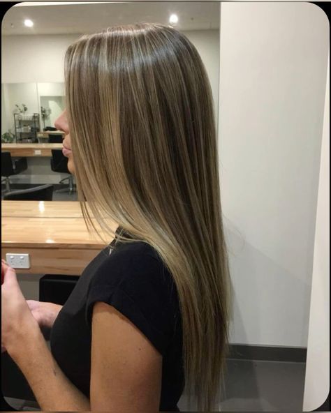 Highlights Brown Hair Balayage, Rambut Brunette, Blonde Highlights On Dark Hair, Brown Hair Looks, Brown Hair Inspo, Hair Inspiration Long, Brunette Hair With Highlights, Hair Streaks, Dark Hair With Highlights