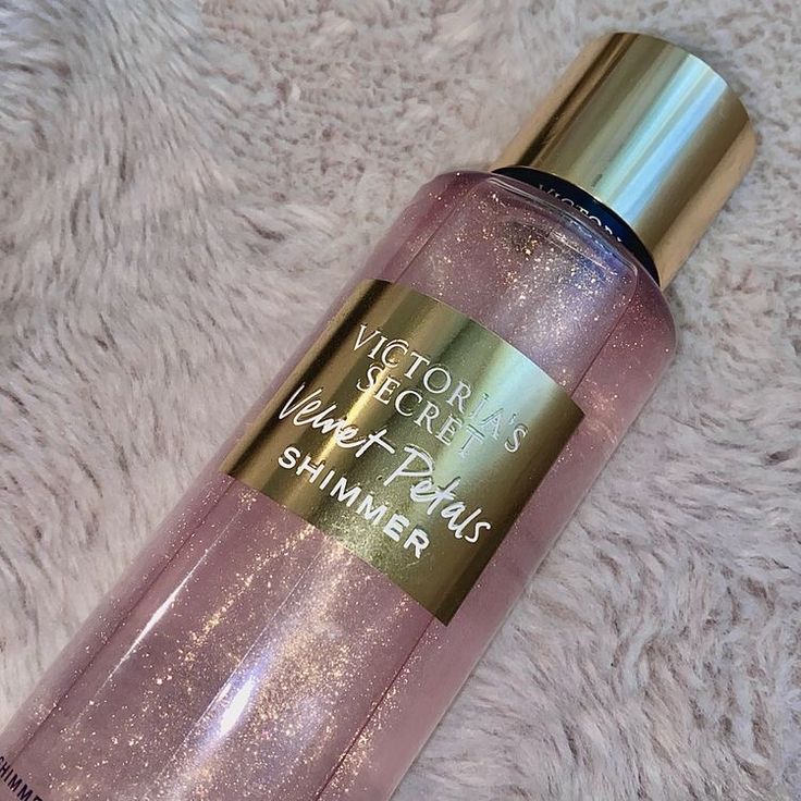 victoria’s secret Victoria Secret Spray Velvet Petals, Victorias Secret Sprays, Victorias Secret Perfume Body Spray, Victoria's Secret Body Spray, Victoria Secret Perfume Shimmer, Vs Velvet Petals, Velvet Petals Aesthetic, Vs Perfume Aesthetic, Velvet Petals Victoria Secret Aesthetic