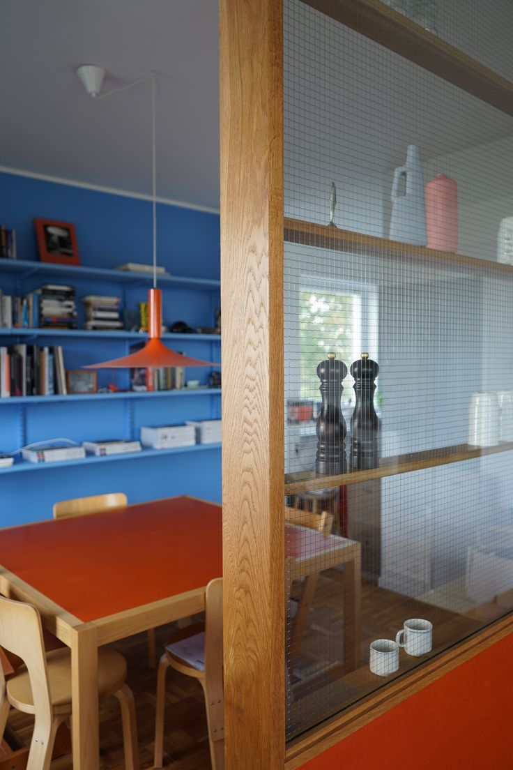 Room divider between a kitchen and dining room, made of oak, wired glass and orange valchromat. Blue Barn, Oak Interior, Wired Glass, Small Living Room Ideas, Furniture Room, Apartment Inspiration, Small Living Room, Apartment Design, Interior Furniture