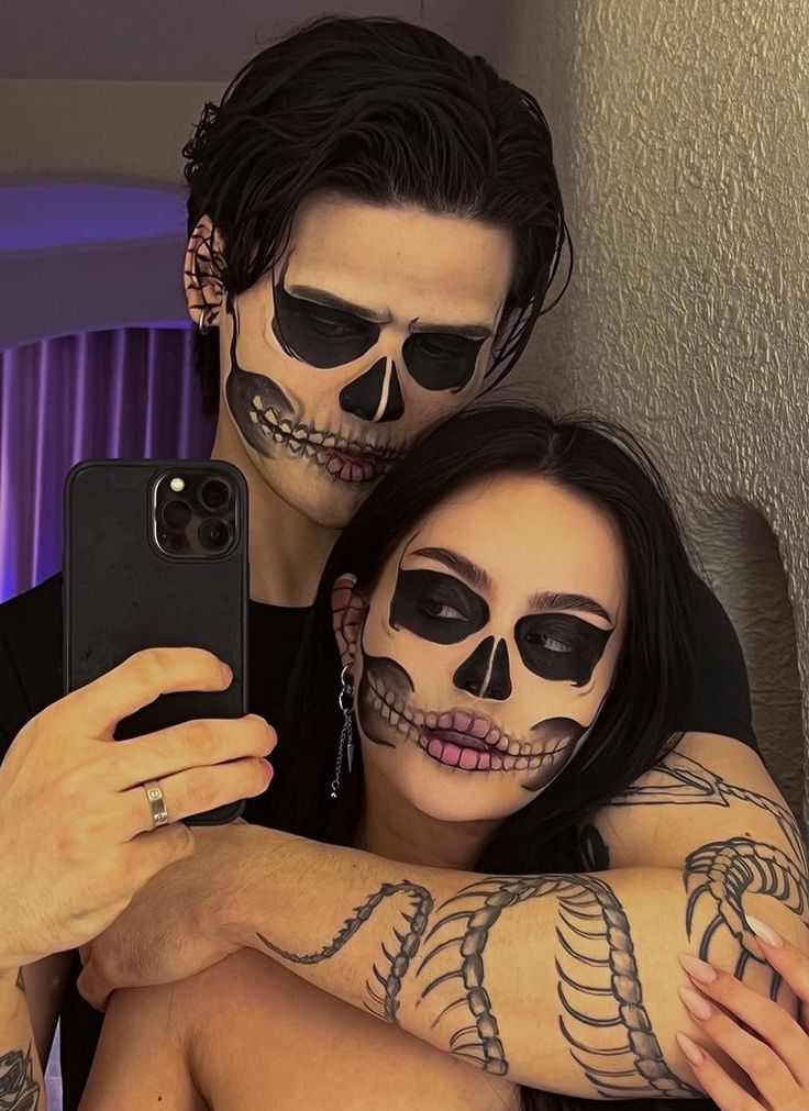 Couple Skeleton Costume, Boy Halloween Makeup, Dark Halloween Makeup, Halloween Fx, Punk Makeup, Skeleton Makeup, Couples Halloween Outfits, Cute Couple Halloween Costumes, Scary Halloween Costumes