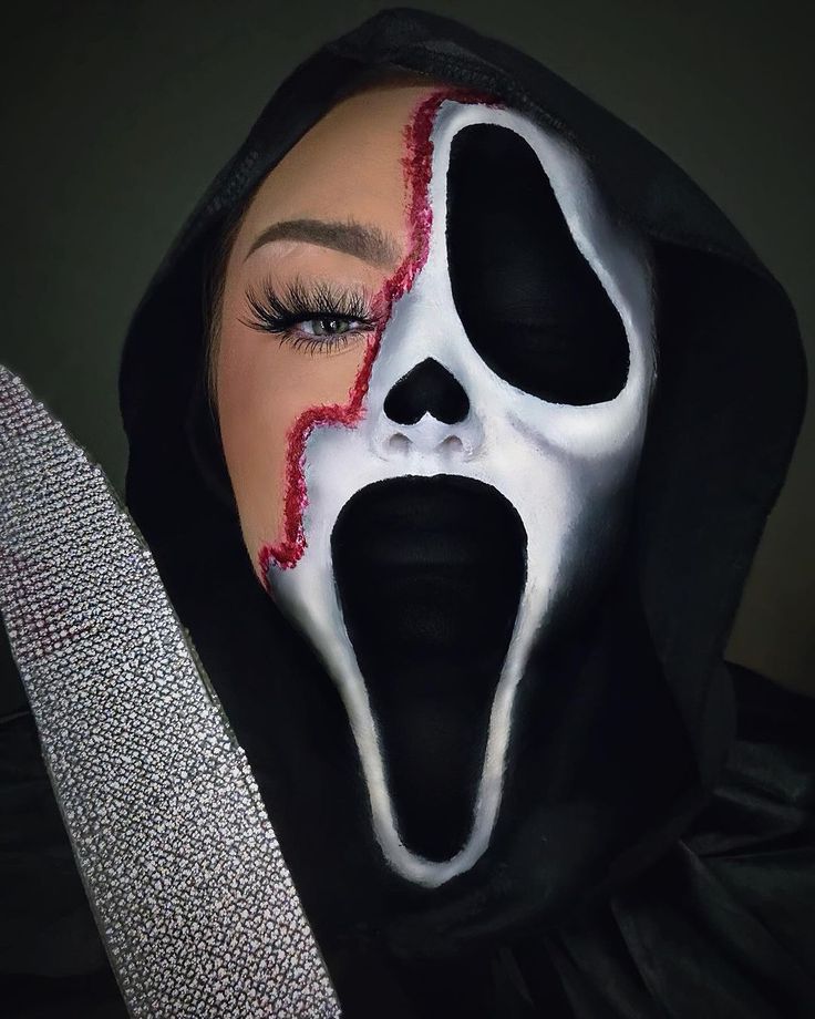 25 Spooky Scream Makeup Ideas for Halloween - Easy and Creative Looks for Women and Girls Scream Makeup Simple, Scream Face Paint, Scream Makeup Halloween, Scream Make Up Halloween, Scream Halloween Makeup, Ghostface Makeup, Scream Makeup, Black And White Mask, Ghost Makeup