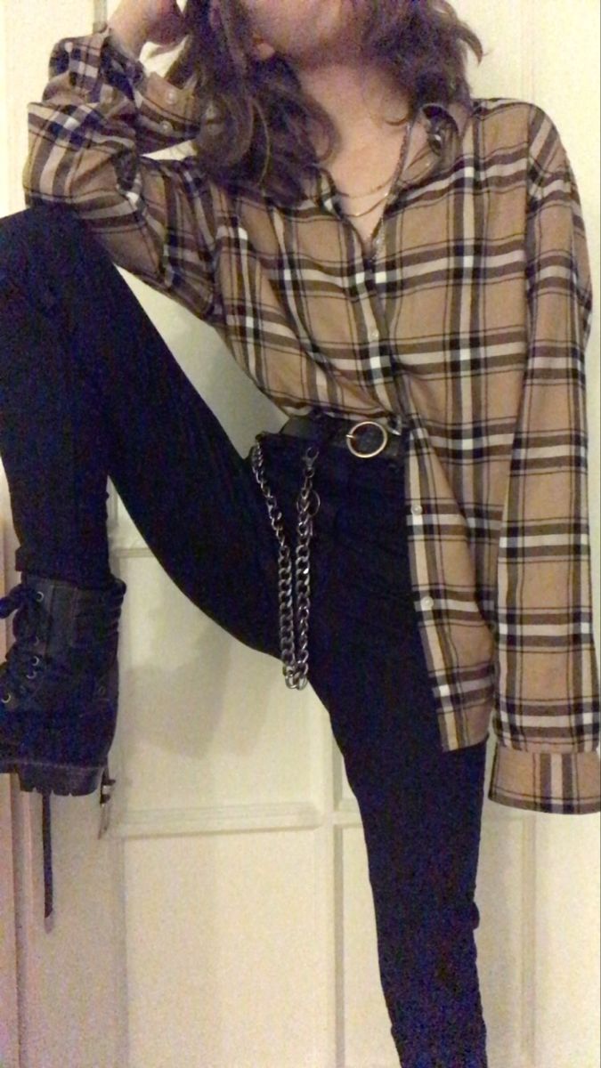 Flannel Punk Outfits, Flannel Lesbian Style, Flannel Alt Outfits, Grunge Womens Outfits, Tomboy Flannel Outfits, Grunge Outfits With Flannels, Grunge Outfit Ideas Winter, Womens Grunge Outfits, Casual Egirl Outfit