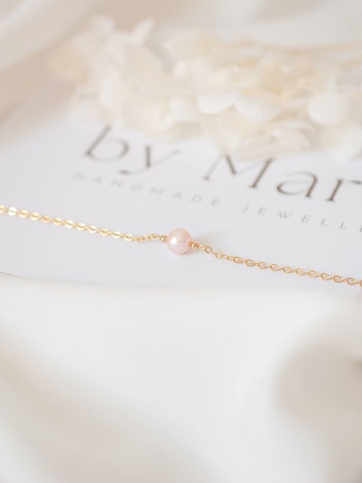 Pink freshwater pearl bracelet, 14k Gold filled cable chain and details. Elegant, great for daily use or for a special occasion.  Perfect as gift for a loved one or a lovely treat for yourself! Comes with a pink velvet pouch. 🌸This bracelet is: - Hypoallergenic - Handmade   - The size of the pearls is of approximately 5 mm. - Bracelet length can be of 14cm, 15 cm, 16cm, 17cm, 18 cm. Please choose your size from the options below. You can use our picture as reference on how to measure your wrist Feminine Pearl Bracelet For Gift, Feminine Pearl Bracelet Gift, Feminine Pearl Bracelet For Gifting, Feminine Pearl Bracelets As Gift, Rose Gold Bracelet With Pearl Charm For Gift, Dainty Pearl Bracelet With Pearl Charm For Mother's Day, Rose Gold Bracelet With Pearl Charm As Gift, Rose Gold Bracelet With Pearl Charm, Gift Pearl Bracelet With Adjustable Chain