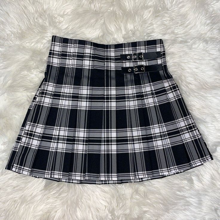 5 For $30black And White Plaid Skirt, Nwot Black And White Plaid Skirt, Plated Skirt, Black Plaid Skirt, White Plaid Skirt, Fits Inspo, Fall 24, Black And White Skirt, Plaid Skirt, Skirt Design