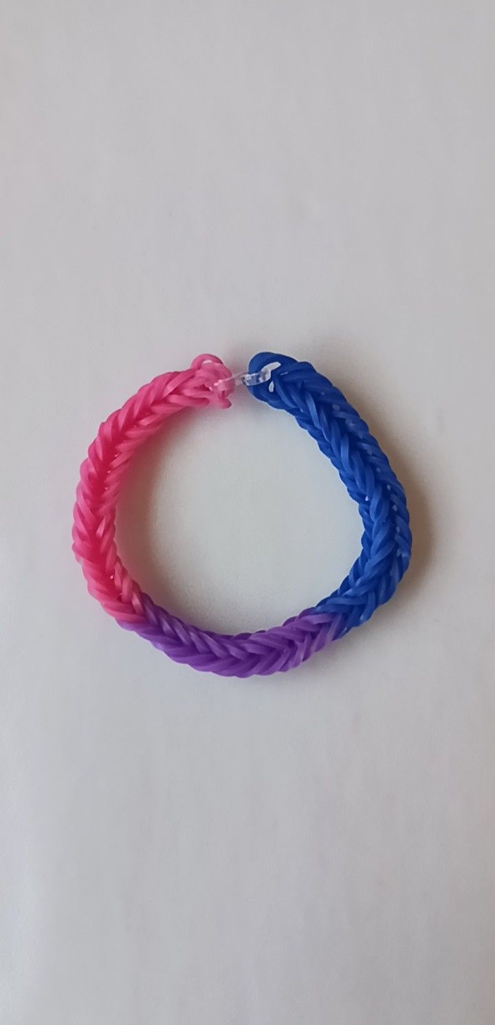 colors: dark blue, purple, and pink Heartstopper Bracelet, Bi Bracelet, Bisexual Bracelet, Diy Wire Bracelet, Bisexual Jewelry, Lgbt Bracelet, Pony Bead Bracelets, Pride Bracelet, Rubber Band Bracelet