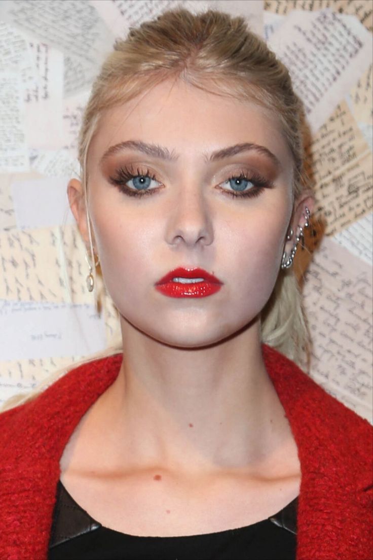 Romantic Ethereal Dramatic Makeup on Taylor Momsen Kitchener Dramatic Essence, Romantic Ethereal Dramatic, Ethereal Dramatic, Dramatic Essence, Taylor Michel Momsen, Intense Makeup, Board Mood, Ethereal Essence, Romantic Makeup