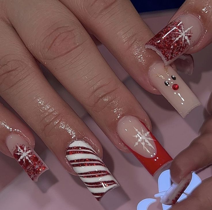 Winter Nails Inspo Short, Christmas Nails Acrylic Short Square Red, Christmas Nails 2023 Red And Green, Christmas Medium Nails, Red And Green Christmas Nails Acrylic, Square Nails Christmas Art Designs, Medium Square Acrylic Nails Winter, Red Short Christmas Nails, Bright Red Christmas Nails