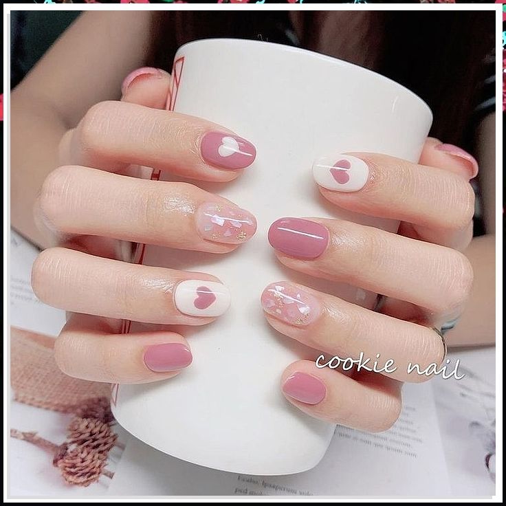 Looking for some festive nail art ideas to spruce up your Christmas look? Check out our top rated options! Asian Nails, Beauty Nails Design, Minimal Nails, Round Nails, Short Acrylic Nails Designs, Short Nail Designs, Chic Nails, Short Acrylic Nails, Valentines Nails