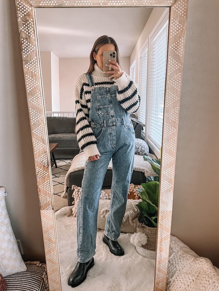 Overalls With Sweater, Overall Outfits Fall, Black Overalls Outfit, Overalls Outfits, Overalls And Sweater, Overalls Fashion, Overall Outfit, Overalls Outfit, Line Dot