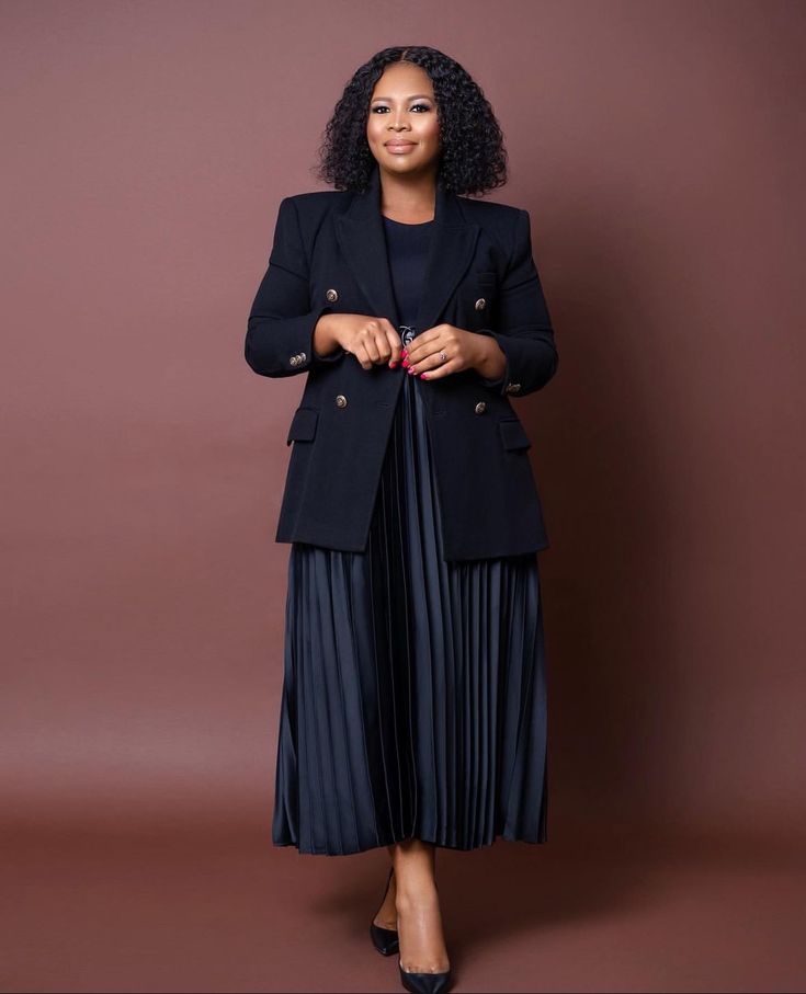 Lawyer Outfit Black Women, Plus Size Corporate, Style A Pleated Skirt, Corporate Outfits For Women, Corporate Attire Women, Women In The Workplace, Fashionable Work Outfit, Elegant Outfit Classy, Modesty Outfits