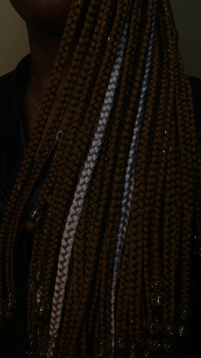 Braids With Hair Tinsel, Fairy Knotless Braids, Hair Tinsel In Braids, Tinsel In Braids, Sparkling Braids, Knotless With Tinsel, Tinsel Braids Knotless, Braid With Tinsel, Box Braids With Hair Tinsel